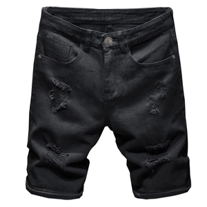 Short en jean noir pour homme avec détails déchirés et usés, vue à plat style urbain