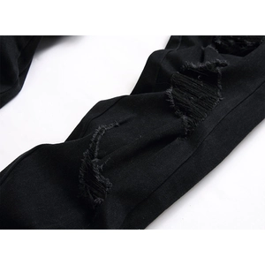 Schwarze Herren-Jeans mit Rissen im Used-Look und hochwertiger Stickerei im Streetwear-Stil