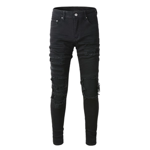 Schwarze Herren Slim Fit Bikerjeans mit Rissen, Patches und gerippten Kniedetails im Trend
