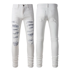 Jeans Strappati Bianchi Slim Fit High Street Da Uomo Con Toppe Bandana Paisley Denim In Misto Cotone