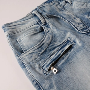 Détails de jeans bleu clair avec fermeture éclair et effet de délavage vintage usé