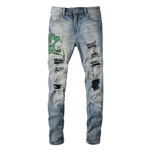 Jean Denim Déchiré Slim Fit pour Hommes Pantalon Bleu Délavé avec Broderie de Serpent et Patch en Peau de Serpent High Street Streetwear