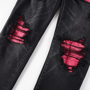 Jean noir délavé pour hommes avec détails de doublure en maille fuchsia vibrante