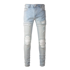 Helle blaue Skinny-Jeans für Herren mit Biker-Patches im Used-Look und zerstörten Details