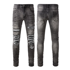 Jean slim pour homme gris délavé avec déchirures usées et détails de patchs DIY