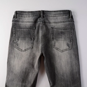 Vue arrière du jean slim gris délavé pour homme avec poches et détails d'usure vintage