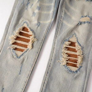 Jean slim rétro pour homme en bleu clair avec détails déchirés et doublure en velours côtelé
