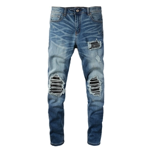 Jean slim bleu pour homme avec délavage vintage et empiècements en tissu rayé