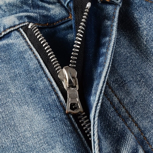 Jean high street pour hommes avec fermeture éclair en métal et tissu denim bleu de qualité
