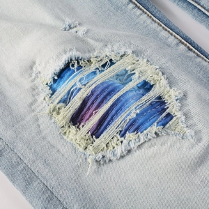 Jean high street pour hommes avec empiècements dégradés colorés et détails déchirés