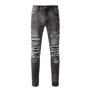 Jean slim gris délavé pour homme avec larges déchirures et détails d'effilochage de style
