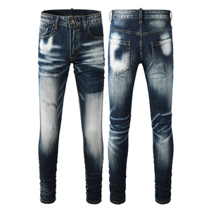 Jeans uomo slim fit retrò blu chiaro con lavaggio vintage e dettagli invecchiati