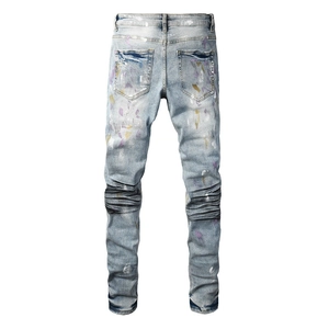 Jean slim pour homme style urbain avec éclaboussures de peinture et plis de motard