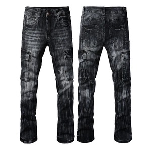Detail van de gewassen antracietgrijze vintage cargo jeans met grote zijvakken met klep