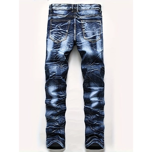 Vue arrière d'un jean slim vieilli avec délavage à l'acide prononcé et plis de texture