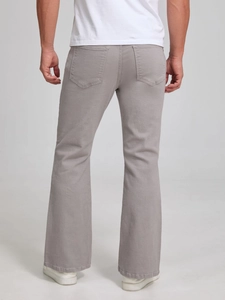 Pantalon en jean évasé vintage gris pour homme coupe ajustée style décontracté vue de dos