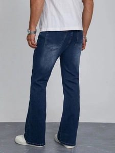 Jean bootcut ajusté bleu foncé pour homme avec délavage vintage et 5 poches classiques