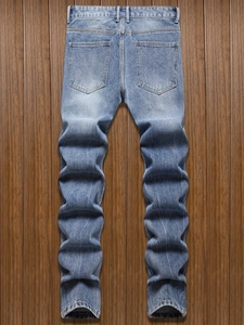 Jean denim homme coupe slim bleu clair délavé avec détails usés et effet de jambes empilées