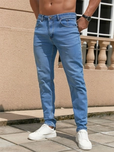 Schmal geschnittene hellblaue Denim-Jeans für Herren mit klassischem Five-Pocket-Design