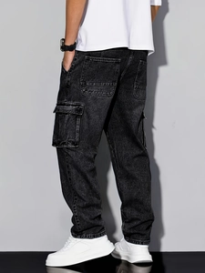 Jean cargo vintage noir charbon pour homme avec poches multiples et coupe droite chic