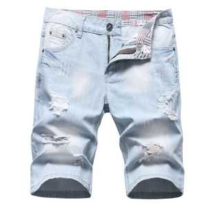 Short en jean bleu clair pour homme avec délavage vintage et détails déchirés