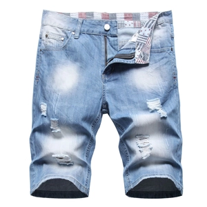 Short en jean bleu clair pour homme avec déchirures et coupe droite décontractée d'été