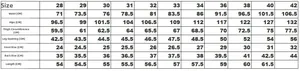 Detailed size chart for men's denim shorts including waist, hip, and length measurements
