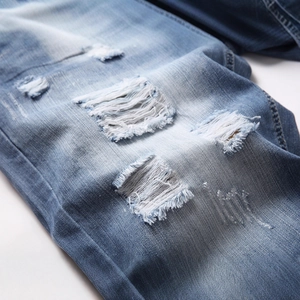 Short en jean d'été pour hommes en bleu moyen avec déchirures et coupe ample