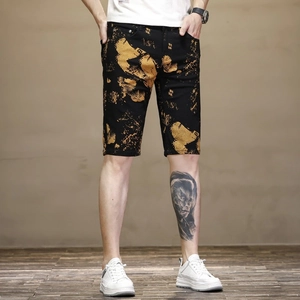 Short slim pour homme noir avec imprimé graffiti doré et style urbain décontracté