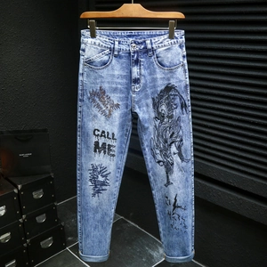 Jeans Streetwear pour Hommes Coupe Ajustée Denim Délavé à l'Acide avec Imprimé Graffiti Aigle Broderie Ethnique Taille Moyenne