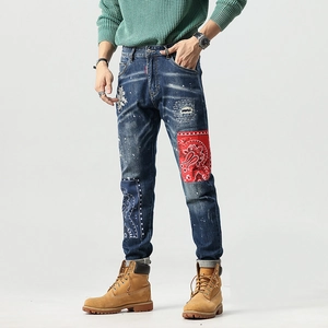 Herren High Street Slim Fit Denim Jeans Mit Paisley Patch Stickerei Distressed Ripped Design Dunkelblaue Gewaschene Baumwollhose Für Streetwear