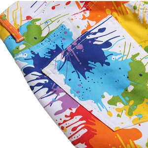 Short en jean extensible à imprimé numérique éclaboussures de peinture style urbain