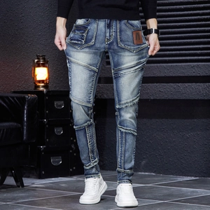 Jean homme slim bleu délavé avec empiècements déchirés et détails de fermeture éclair