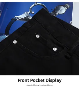 Détail de la poche avant d'un jean en denim noir avec rivets métalliques et double couture