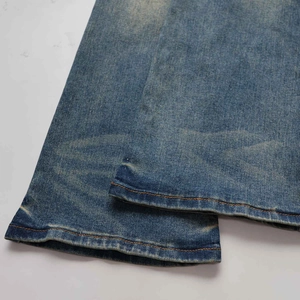 Vaqueros acampanados de tiro alto azules con lavado vintage y costuras naranjas