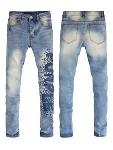 Jean Homme Style Urbain Coupe Ajustée Bleu Clair Délavé Effet Usé avec Imprimé Éclaboussures et Lettres Pantalon Crayon Décontracté