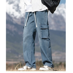 Jean cargo pour homme en bleu moyen avec poches latérales et cordon de serrage blanc