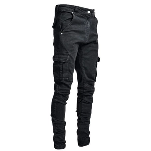 Jean cargo slim noir pour homme avec poches latérales et détails d'ourlets empilés