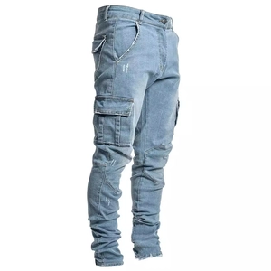 Jeans cargo da uomo azzurri slim fit con tasche laterali a patta e dettagli usurati