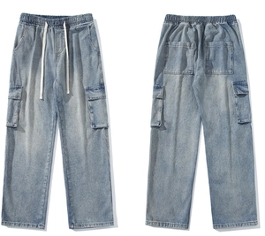 Vue avant et arrière du jean cargo bleu clair avec taille élastique et poches latérales