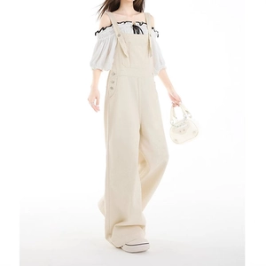 Vintage Damen Latzhose in Cremeweiß mit hohem Bund und weitem Bein Schnitt