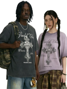T-shirt oversize in cotone lavato con stampa croce vintage e stile streetwear retrò trendy