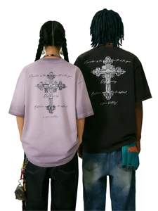 T-shirt oversize stile street slavato con stampa croce vintage per coppie