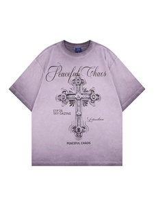 T-shirt viola lavata vintage con stampa a croce gotica e vestibilità ampia street style