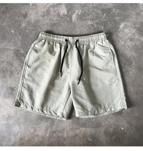 Détail du short décontracté pour hommes avec taille élastique et cordon de serrage noir