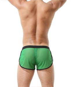 Rückansicht der grünen Herren-Netzboxershorts aus atmungsaktivem Stoff mit schwarzem Saum