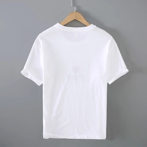 T-shirt en lin blanc pour homme avec imprimé lettres, col rond et vue arrière du modèle