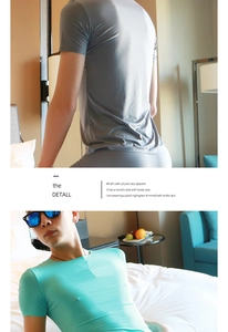Dettagli della vestibilità senza cuciture e trama setosa della t-shirt uomo in seta ghiaccio