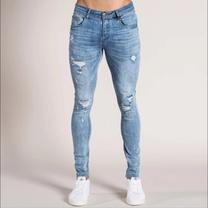 Detailansicht hellblaue Skinny-Jeans mit Destroyed-Details und Whiskers-Waschung am Knie