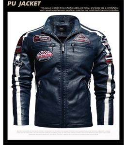 Détail de la veste de course en cuir PU bleu marine avec bandes blanches et écussons